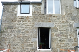 Ouverture d'une porte en mur en pierre